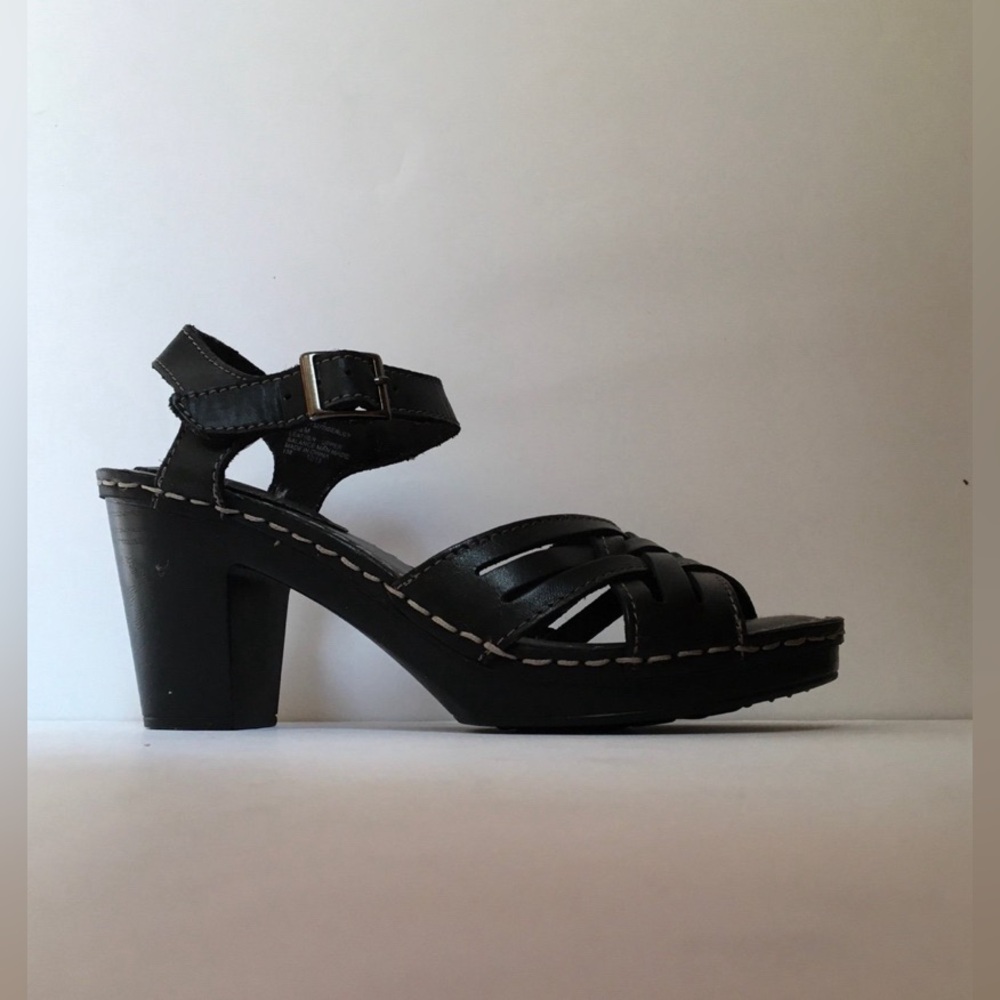 White Mountain Strappy Sandals, Black, Size 6.5M